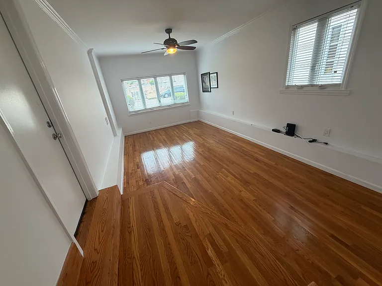 Caswell Ave — Photo 11