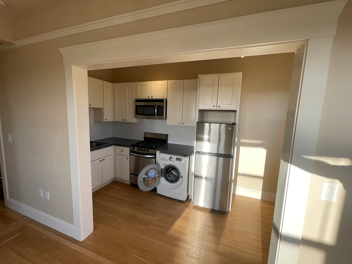 Building Photo - 1525 Spruce St #21