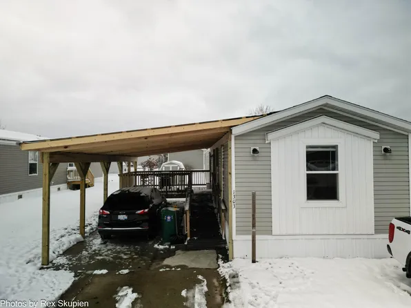 1303 Windridge Ln, Fremont, MI 49412