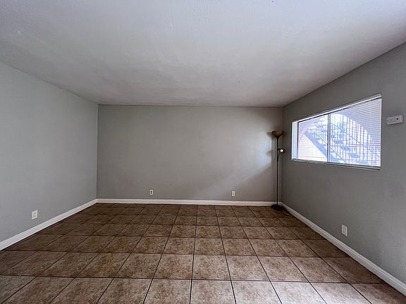 2nd image of 600 E 5th St APT 8