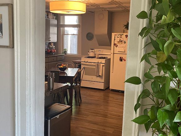 3rd image of 301 Goodhue St #1