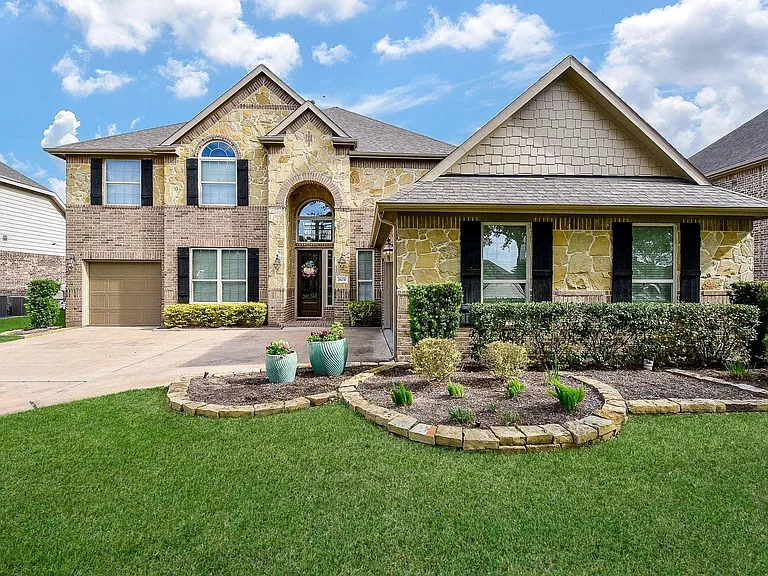 26230 Rustic Woods Ln — Photo 1