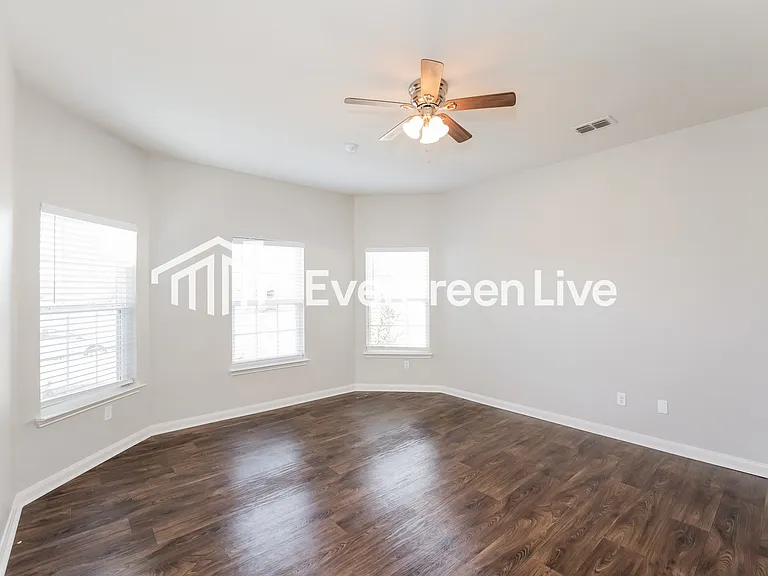 14225 Bridgeview Ln — Photo 9