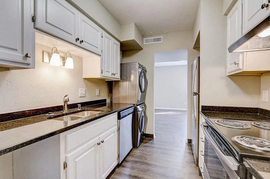 Lake Country Village Apartments — Photo 4