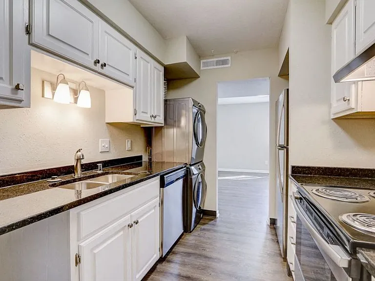 Lake Country Village Apartments — Photo 4