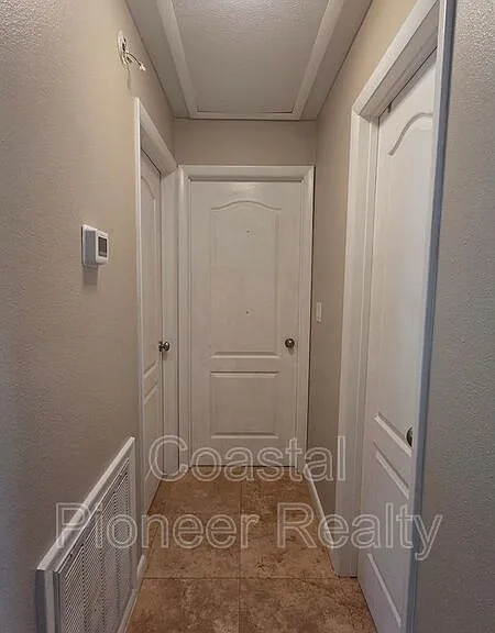 541 Roanoke St — Photo 6