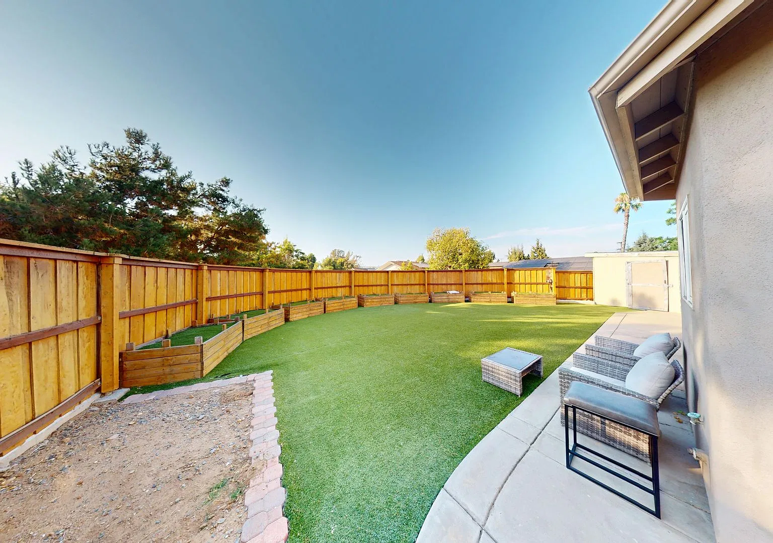 Large 7 Bedroom/7 Bath on Montezuma!! Large Yard — Photo 4