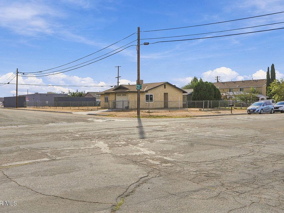 1st image of 2772 Desert St