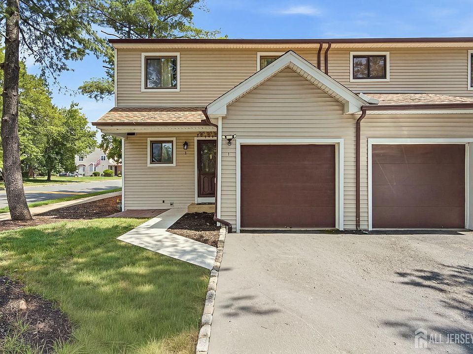 1st image of 1 Lily Ct