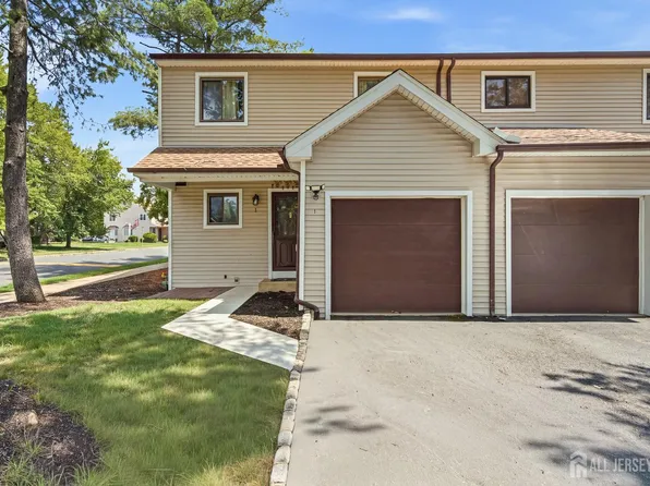 1 Lily Ct, Edison, NJ 08820