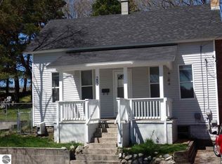 282 6th Ave, Manistee, MI 49660