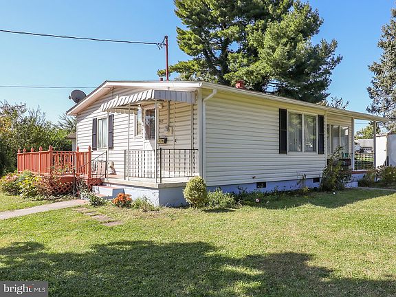 2nd image of 425 Shenandoah Pl