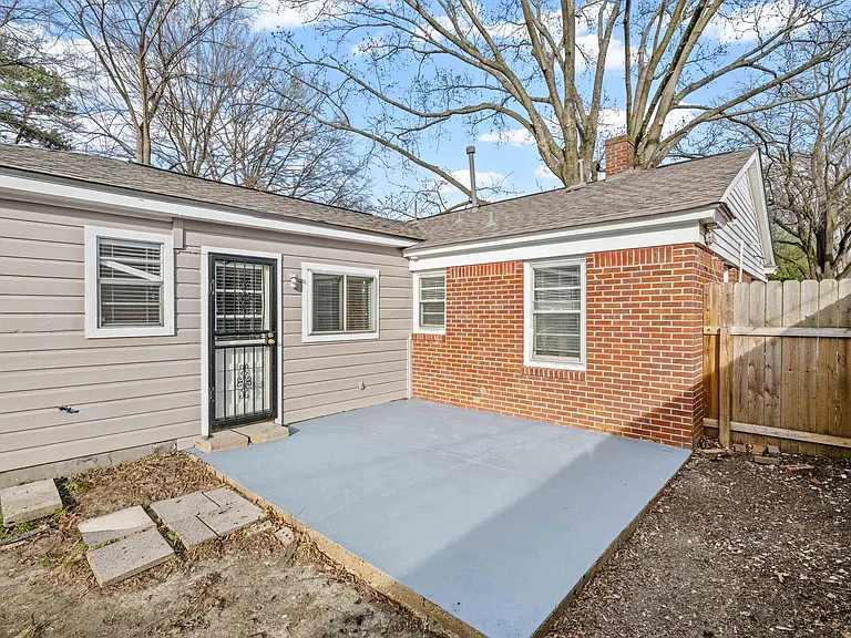 1453 Colonial Rd — Photo 35