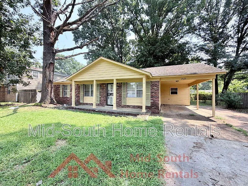 3 bed, 1.0 bath, 1040 sqft, $1,150 — Photo 2