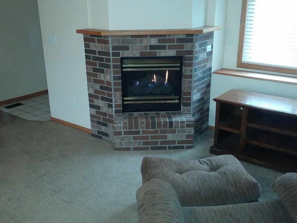 Gas fireplace in LR