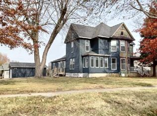 309 W 10th St, Vinton, IA 52349