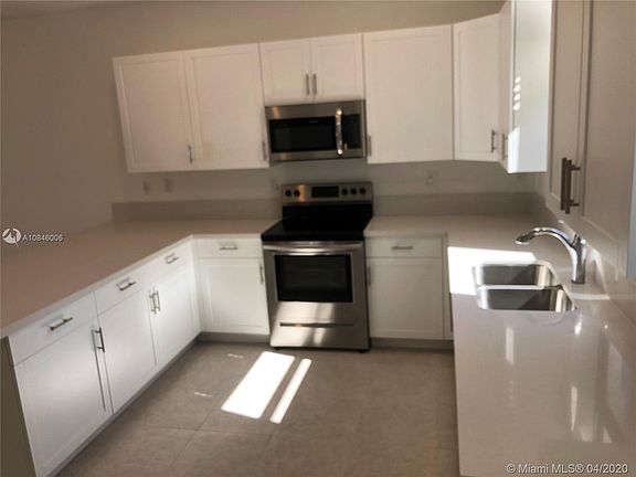 5th image of 1636 SW 29th St #1636