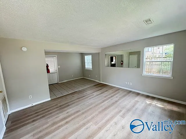 2 bed, 1.0 bath, 750 sqft, $999 — Photo 3