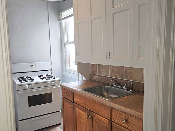 2nd image of 923 W Hamilton St APT 402