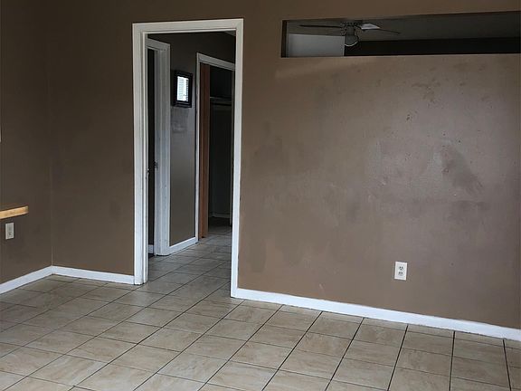 3rd image of 946 Killoden Cir #A