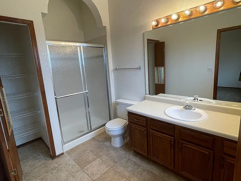 5015 Emerald St — Photo 12