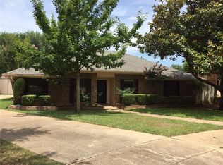 929 Pleasant Valley Cir, Bedford, TX 76021
