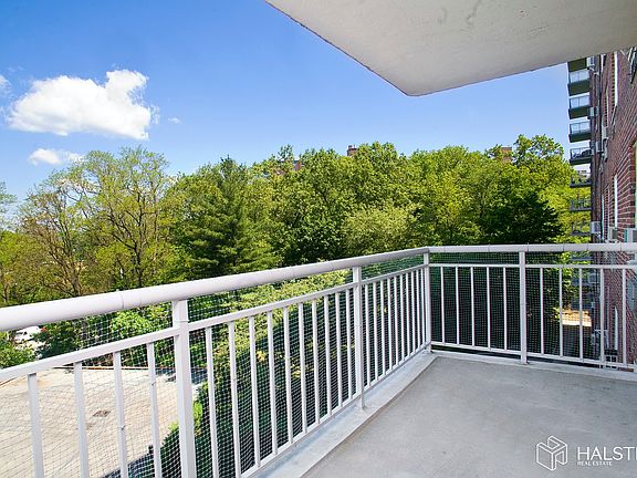 4th image of 3935 Blackstone Ave APT 7H
