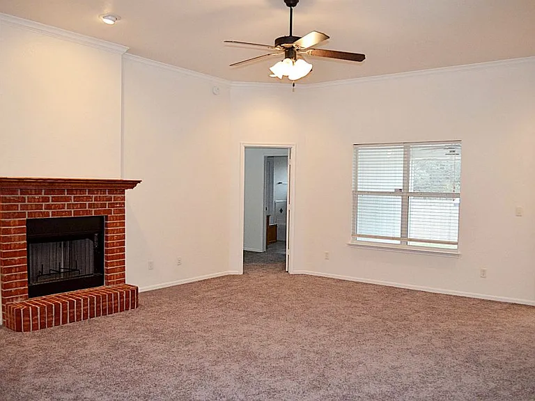 4902 Slate Ct — Photo 5