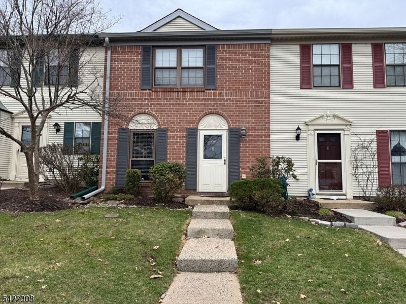 1st image of 40 Daniel Dr