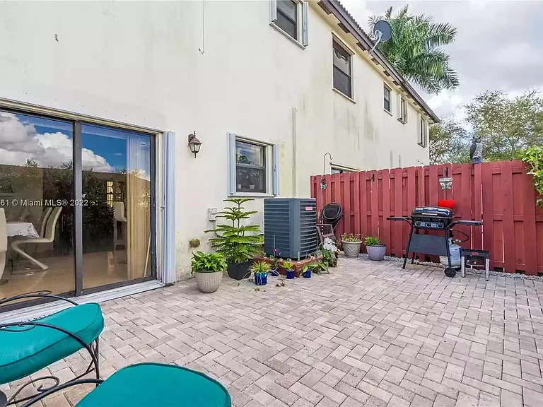 3709 NE 4th St — Photo 14