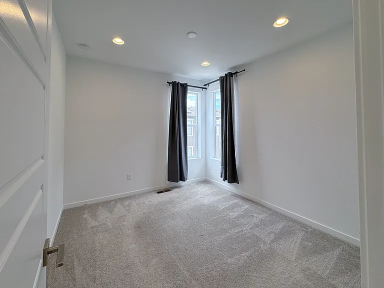 Perfect third bedroom for kids, guests or creative use