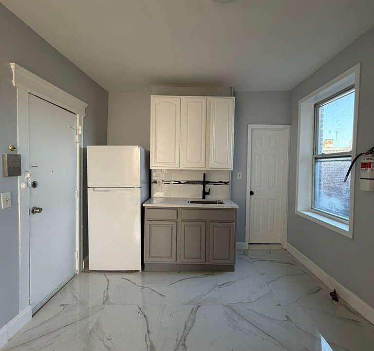 1st image of 211 64th St APT 15