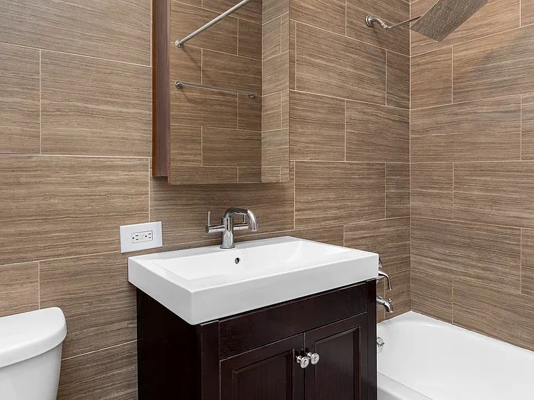 135 William St #9B — Photo 8