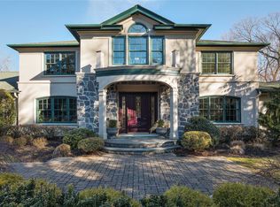 5 White Hill Rd, Cold Spring Harbor, NY 11724