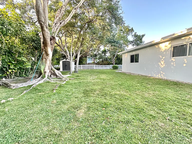 7800 SW 57th Ct — Photo 21