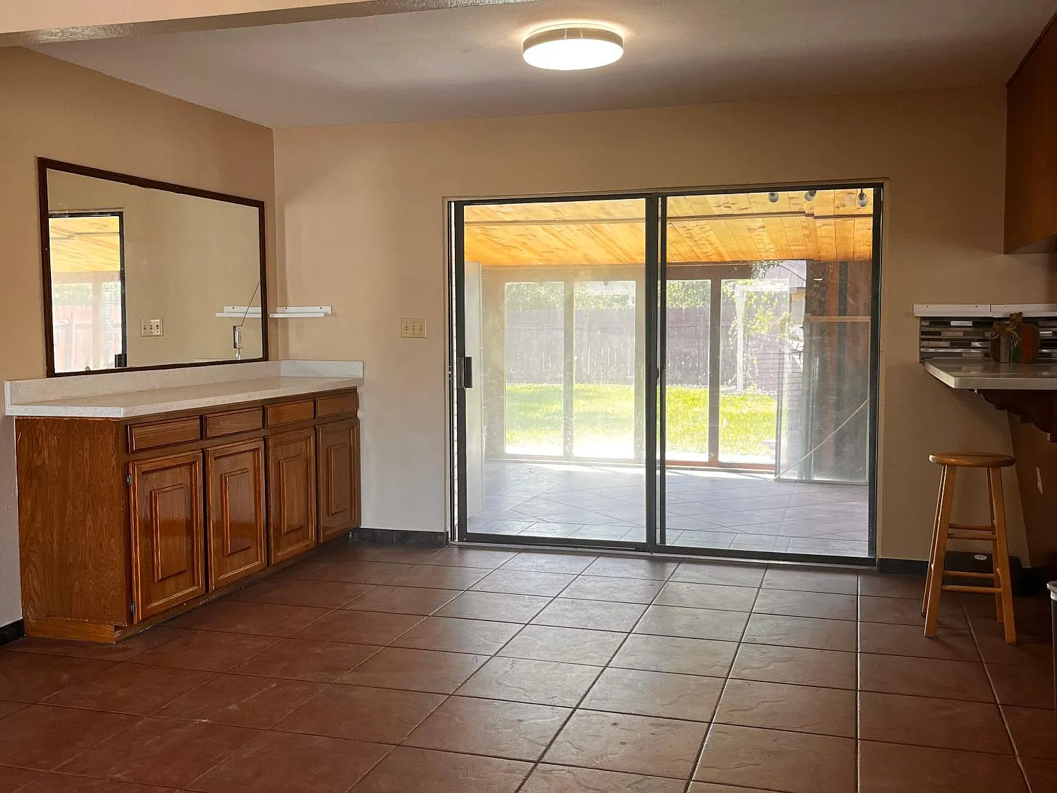 4 bed, 11484 sqft, $2,150 — Photo 3