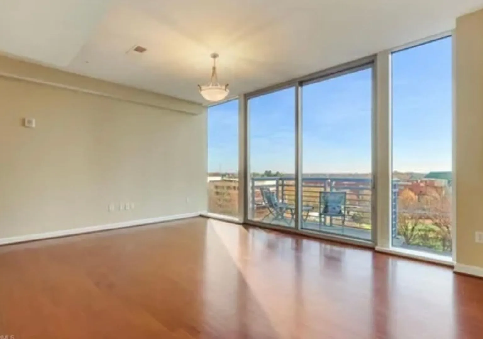 Centerpointe-downtown luxury — Photo 3