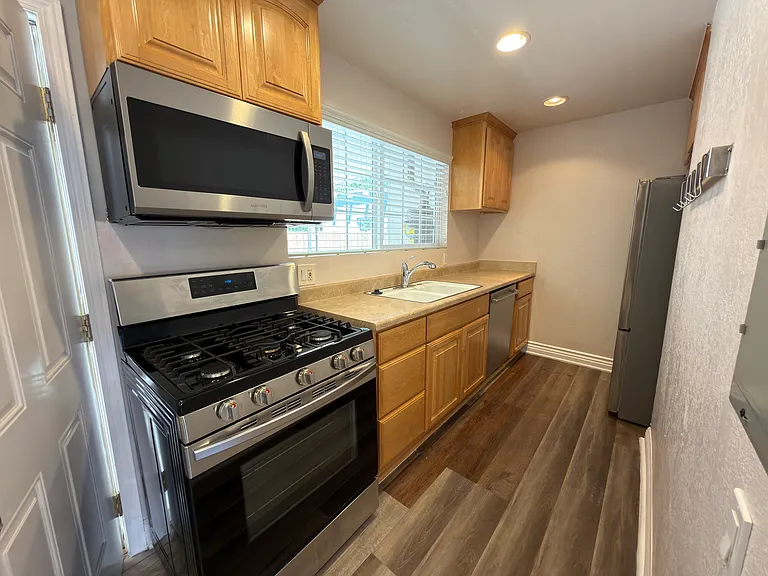 418 E La Veta Ave — Photo 8