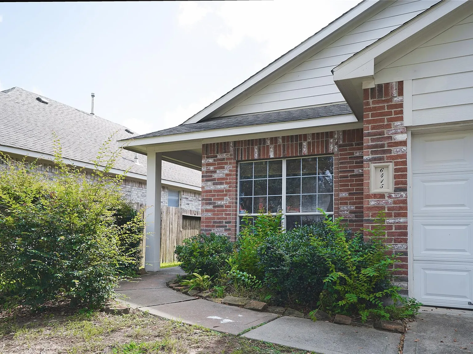 3 bed, 2.0 bath, 1397 sqft, $2,100 — Photo 2