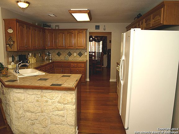 4th image of 404 Fuller Dr