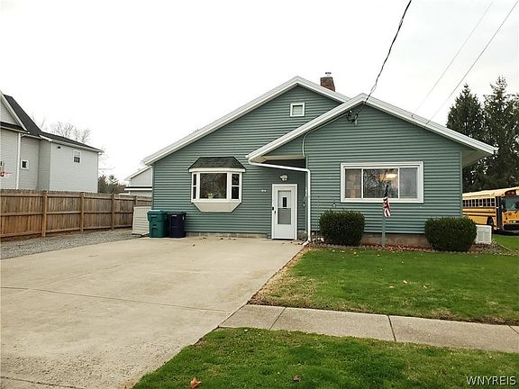 3rd image of 1876 Pallister Ave