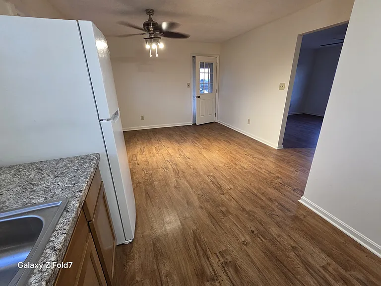2705 Scotts Ferry Rd E — Photo 6