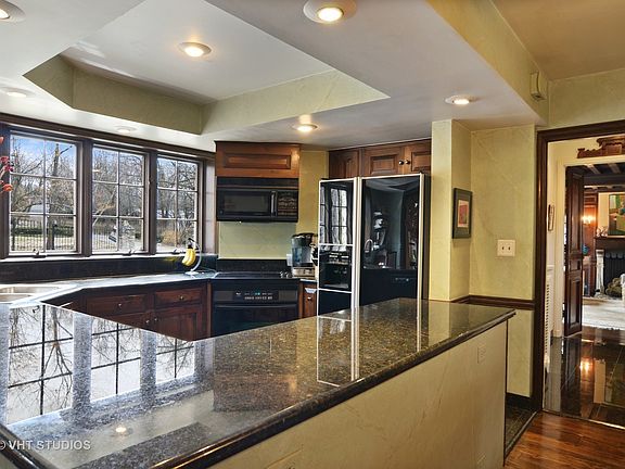 4th image of 1190 Crofton Ave N