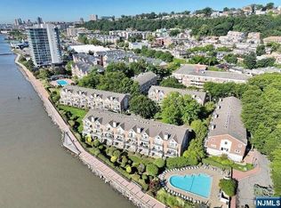 200 Grand Cove Way APT 5N, Edgewater, NJ 07020