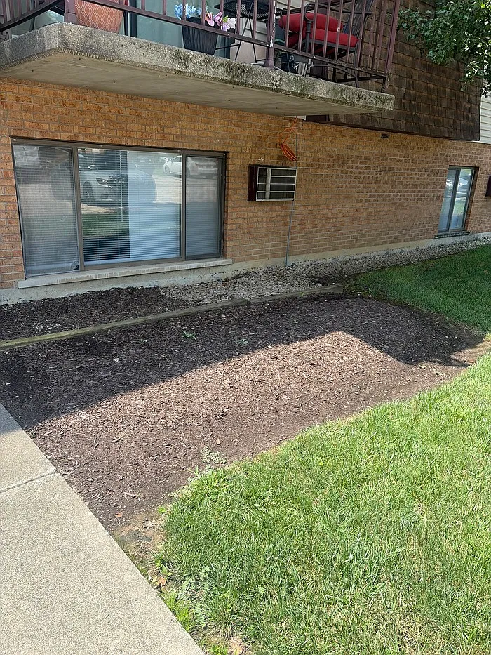 2 bed, 1.5 bath, 925 sqft, $1,350 — Photo 2