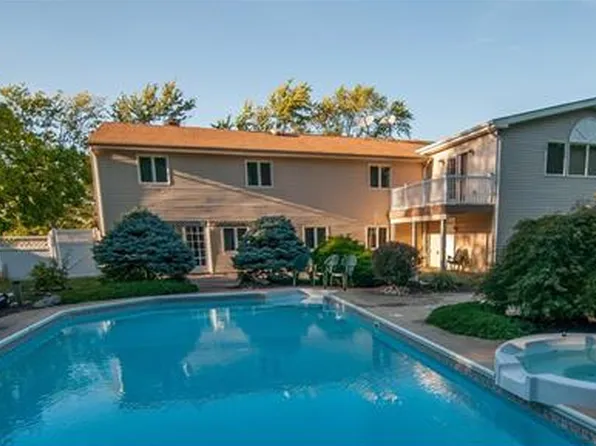 197 Rues Ln, East Brunswick, NJ 08816