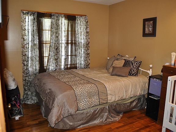 5th image of 404 E 3rd St