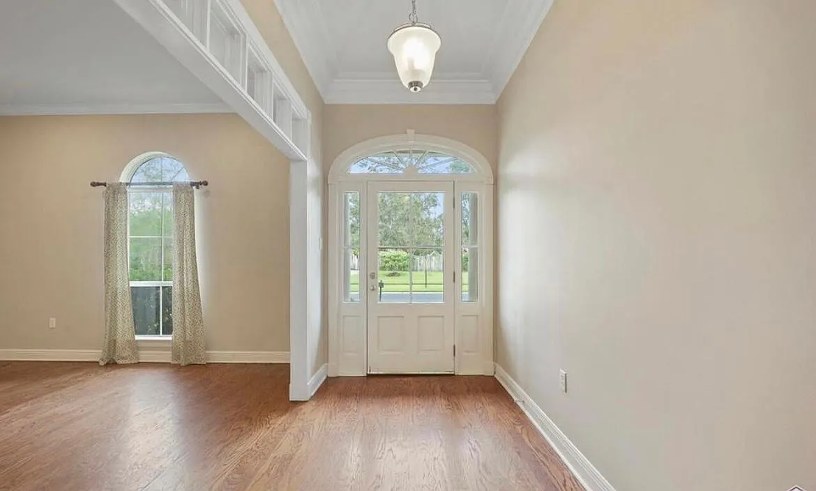 4 bed, 2.5 bath, 2465 sqft, $2,600 — Photo 4