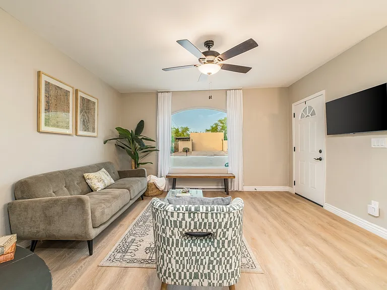 1219 N Norton Ave — Photo 12