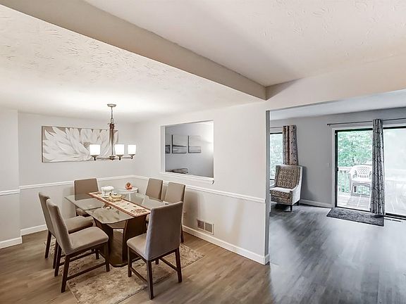 3rd image of 5072 Columbia Cir
